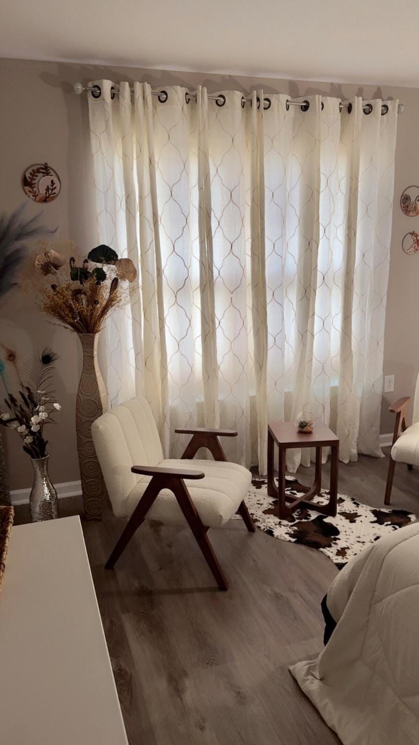 Seating area, Bedroom