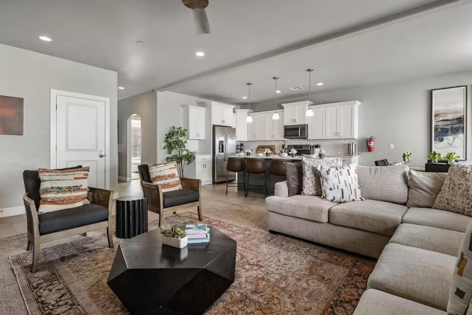 Kitchen or kitchenette, Living room, Seating area