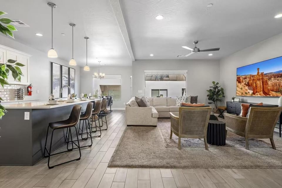 Living room, Dining area