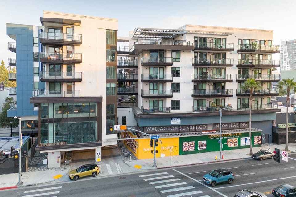 Sunset Lounge on Sunset BLVD with Pool & Jacuzzi Apartment in Hollywood