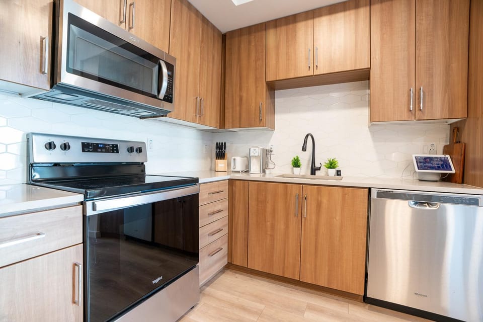 Kitchen or kitchenette, dishwasher, microwave, oven, kitchen