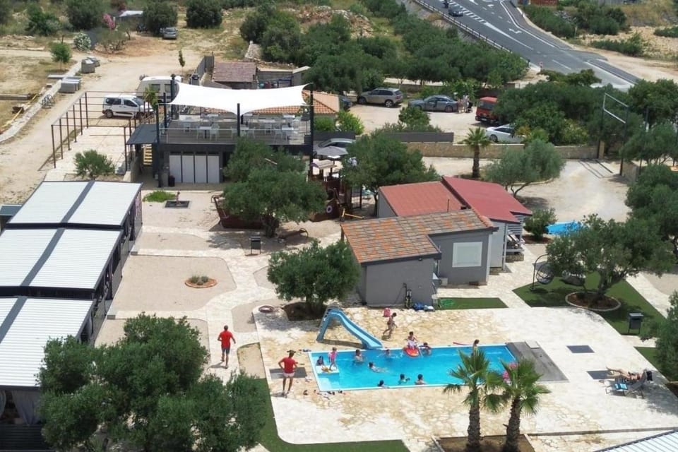 Swimming pool, Location, children, Family