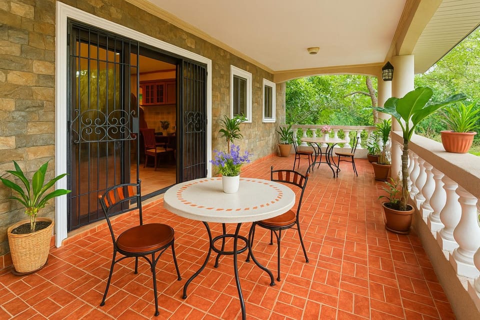Lovely Villa in Tagaytay w Pool, Billiards up to 20pax Apartment in Tagaytay