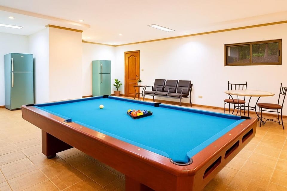 Bali Villa in Tagaytay w Pool, Billiards I 12pax Apartment in Tagaytay