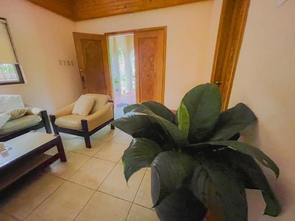 Spacious room in Tagaytay! Pool, Billiards, Netflx Apartment in Tagaytay
