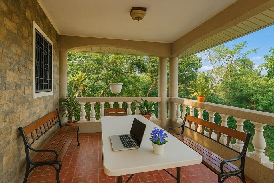 Spacious room in Tagaytay! Pool, Billiards, Netflx Apartment in Tagaytay