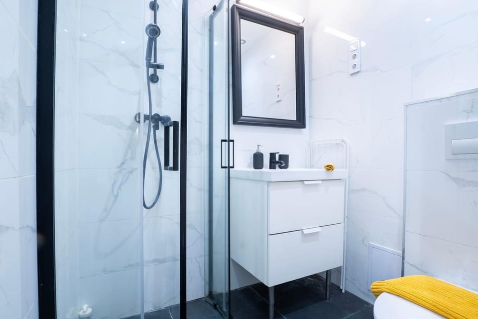 Shower, Bathroom, towels