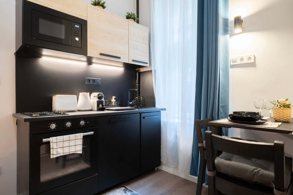 Coffee/tea facilities, Kitchen or kitchenette, Dining area, toaster