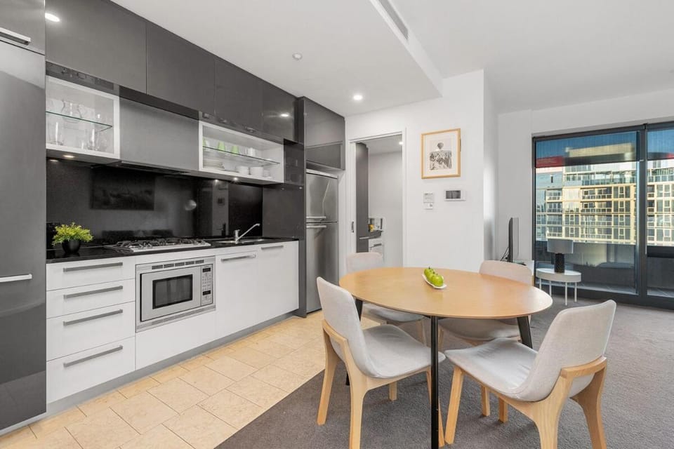 Riverside Living with Amazing Views Apartment in Southbank