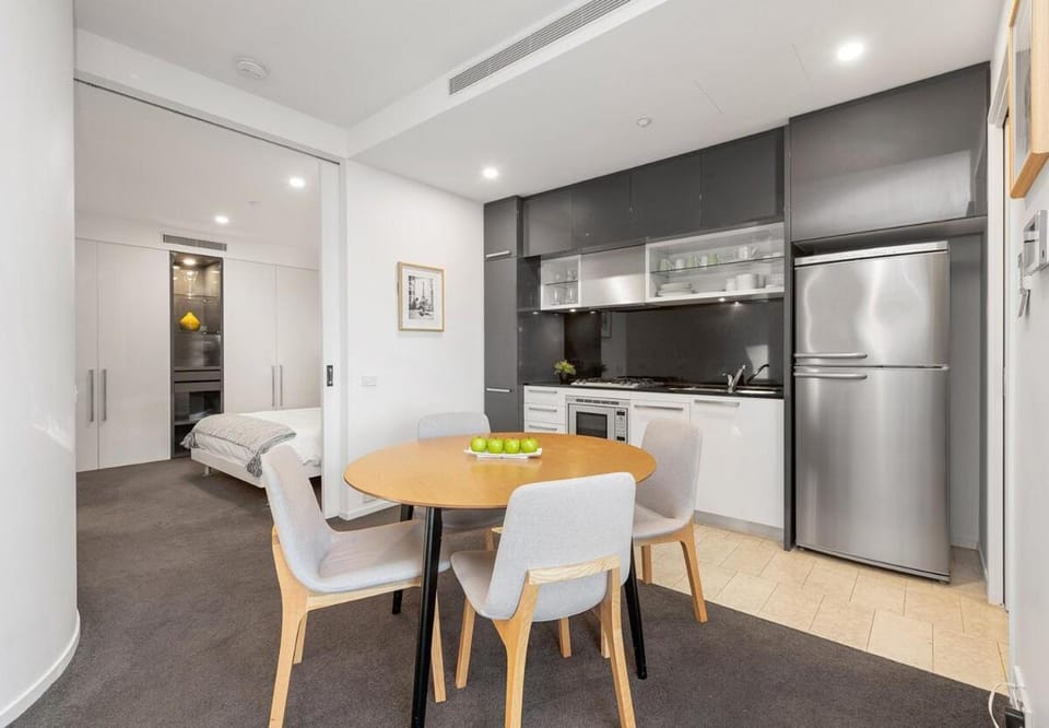 Riverside Living with Amazing Views Apartment in Southbank