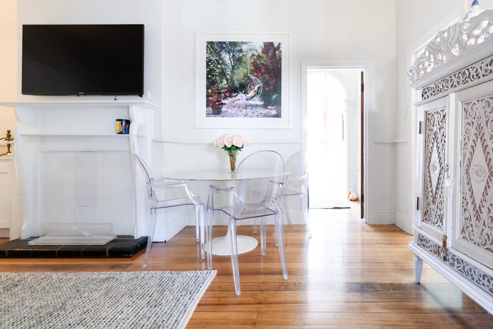 Elegant 2-Bedroom Home with Curated Decor & Outdoor Entertaining House in Launceston