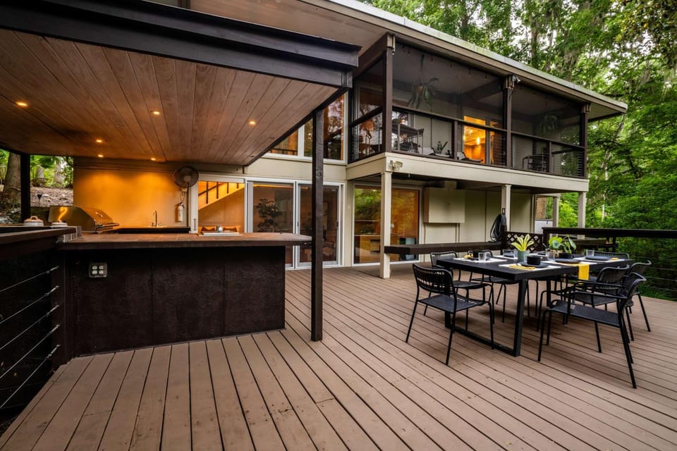 TreeTops Spacious Architectural Retreat House in Gainesville