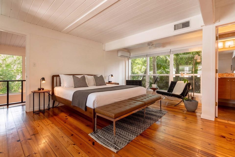 TreeTops Spacious Architectural Retreat House in Gainesville