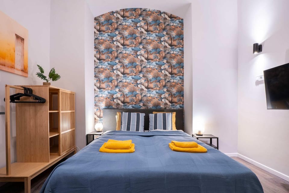 Bed, Bedroom, towels, wardrobe