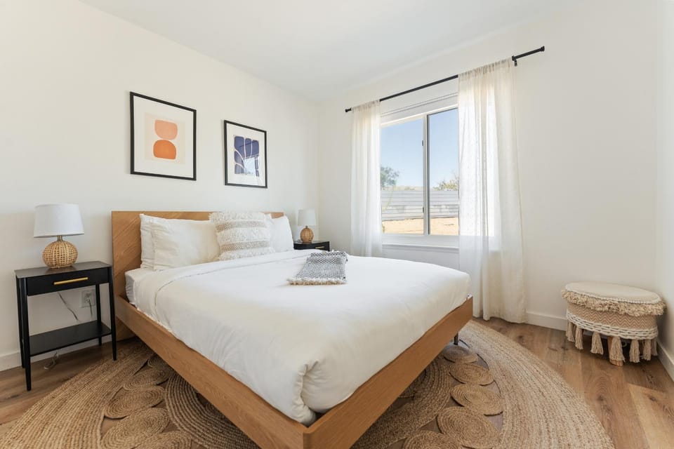 Bed, Photo of the whole room, Bedroom