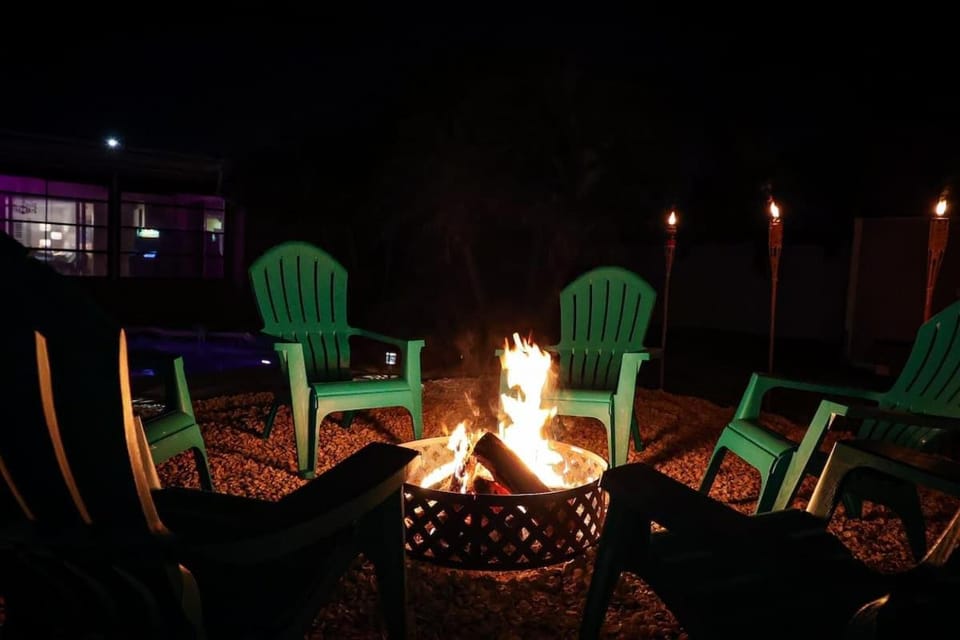 Four Bed Home with Pool Game Room Bar Near Beach House in Largo