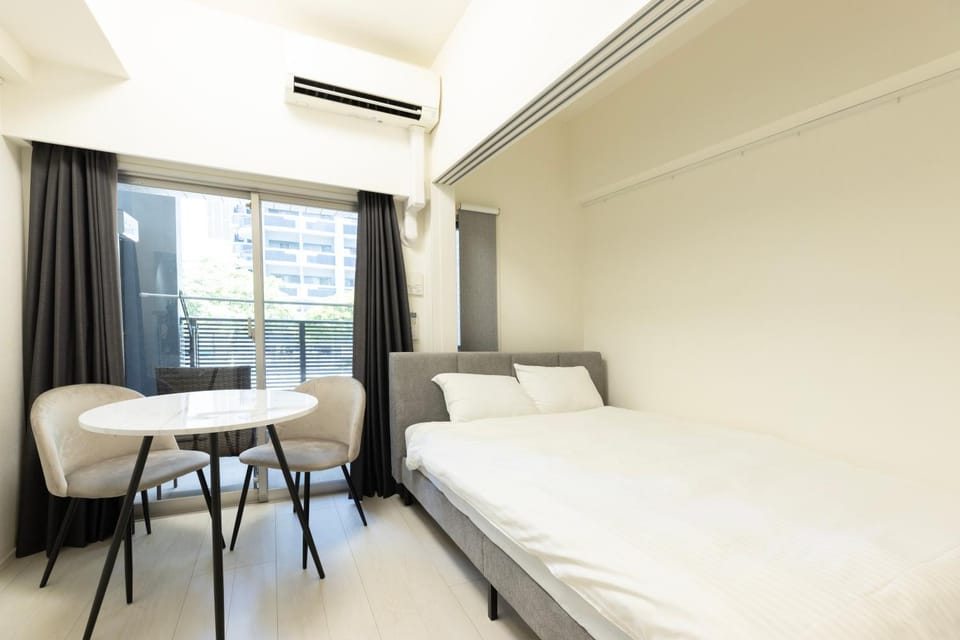 Bed, Living room, Photo of the whole room, air conditioner