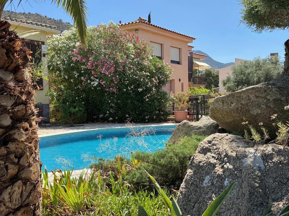 Casa espaciosa con aire acondicionado y admite mascotas en Pau - ES-366-2 Villa in Alt Empordà