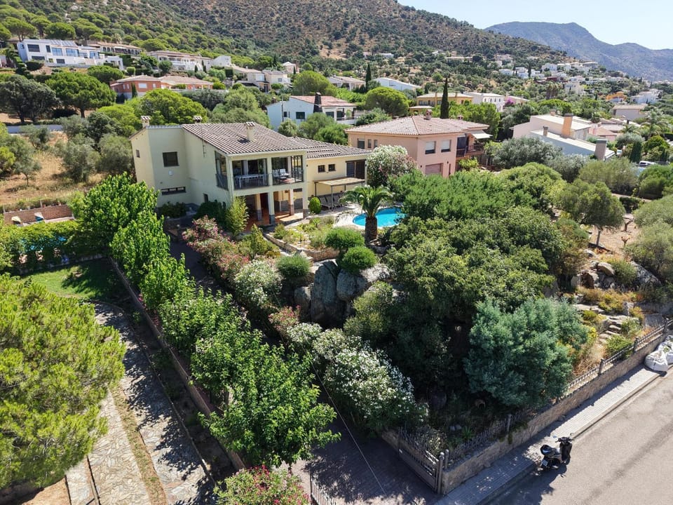 Casa espaciosa con aire acondicionado y admite mascotas en Pau - ES-366-2 Villa in Alt Empordà