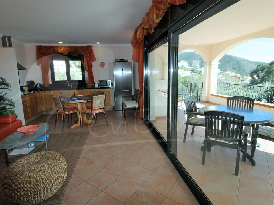 Casa Moderna con Piscina Privada, 6 Personas, Rosas - ES-366-5 Villa in Alt Empordà