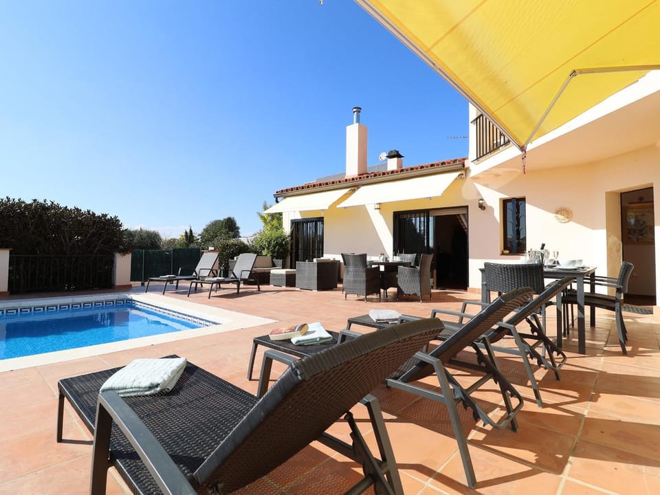 Villa Familiar con Piscina Privada, Costa Brava - ES-366-10 Villa in Alt Empordà