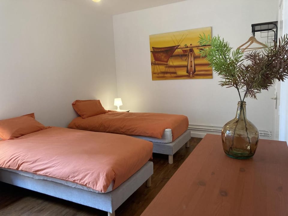 Gîte moderne en centre-ville de Moulins pour 4 personnes avec Wifi - FR-1-489-570 Apartment in Moulins