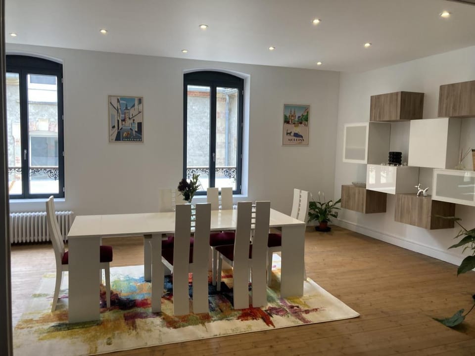 Gîte moderne en centre-ville de Moulins pour 4 personnes avec Wifi Apartment in Moulins
