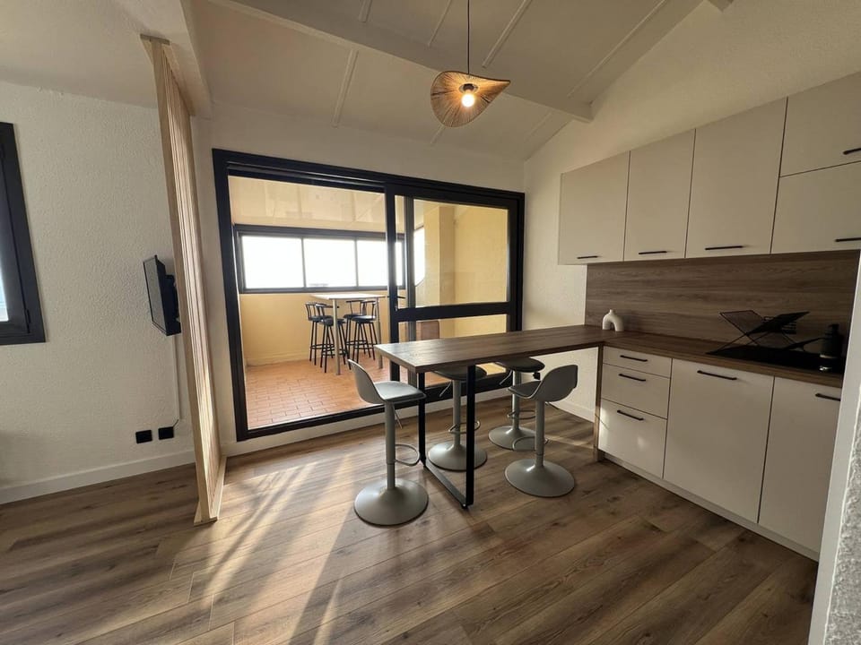 Villa T3 rénovée, 4 pers, face mer, clim, WiFi, Port Leucate Villa in Leucate