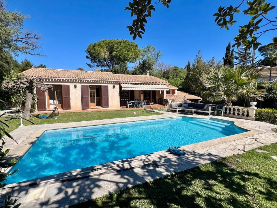 Charming Provençal Villa with pool and garden Villa in Mougins