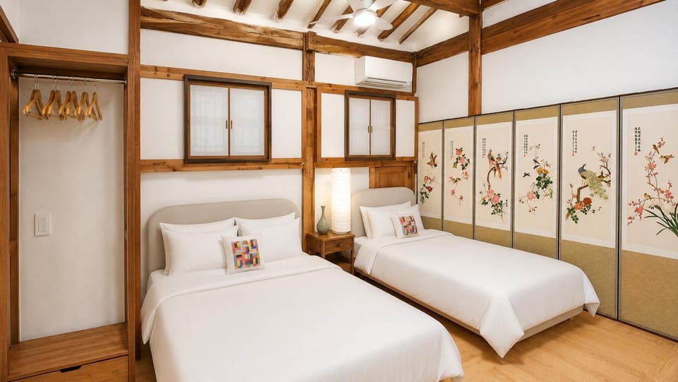 Bed, Photo of the whole room, Decorative detail, Bedroom, Area and facilities