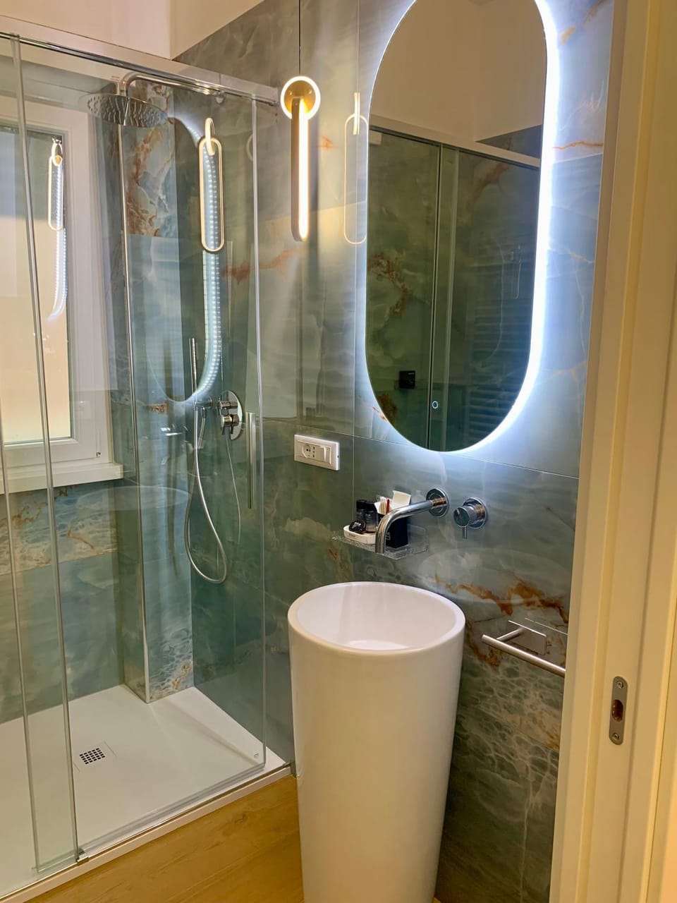 Shower, Bathroom, towels