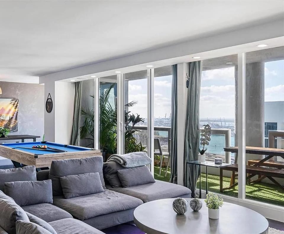 Luxury 3-Bedroom Bayview Retreat at The Grand Miami Apartment in Miami