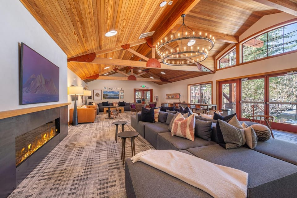 Communal lounge/ TV room