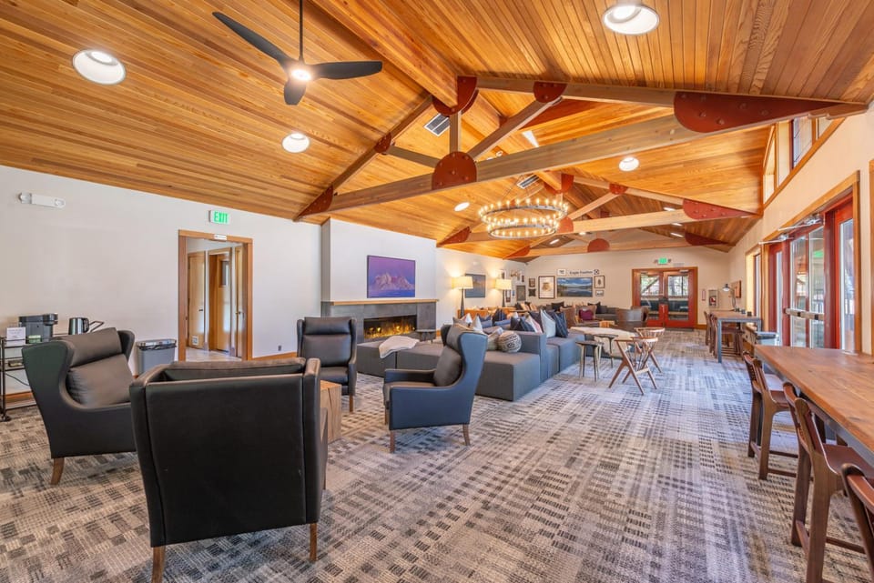 Communal lounge/ TV room