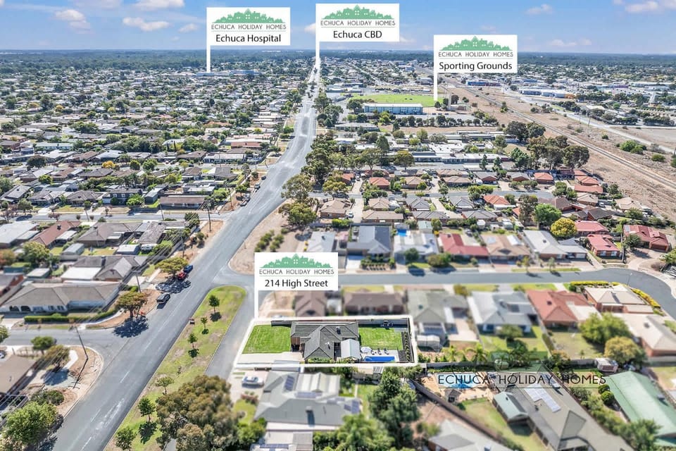 Central Echuca Escape, Heated Pool, 3 BDR House in Echuca