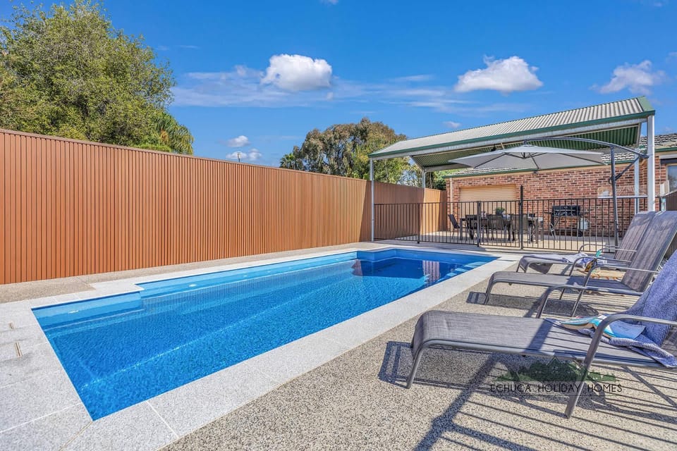 Central Echuca Escape, Heated Pool, 3 BDR House in Echuca