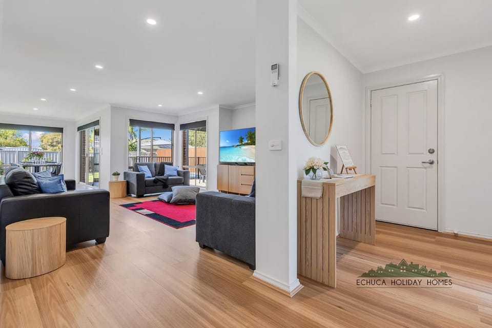 Central Echuca Escape, Heated Pool, 3 BDR House in Echuca