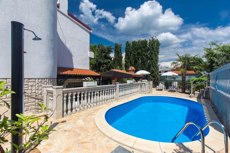 Property building, Swimming pool