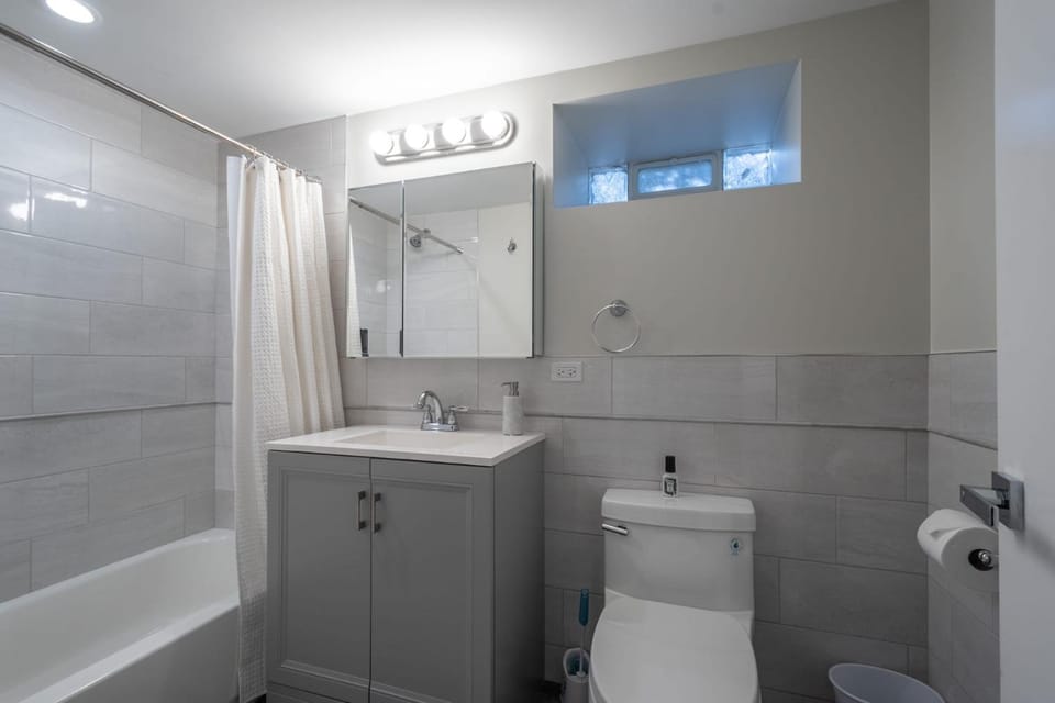 Shower, Toilet, Bathroom, Bath, towels