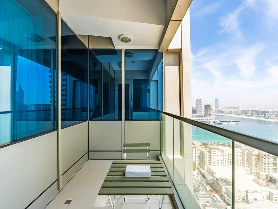 Stylish 1-Bedroom with Panoramic Partial Sea View Apartment in Dubai