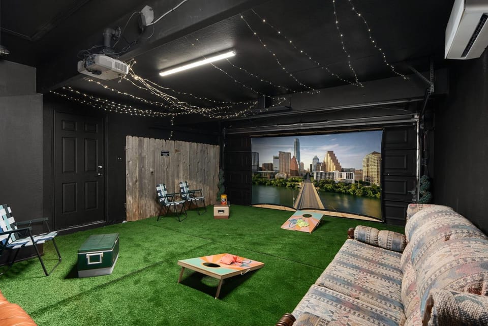 Pool Getaway Movie Room Games Yard BBQ Pets House in Round Rock