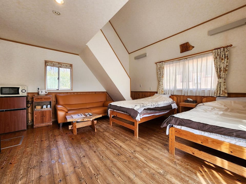 Photo of the whole room, Bedroom, pet friendly