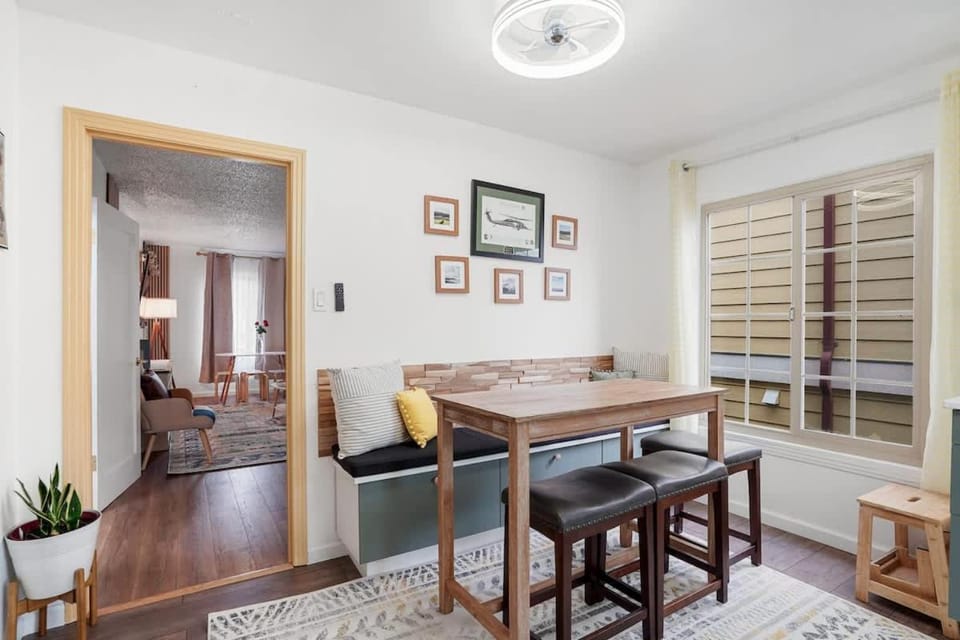 Ocean glimpse from the patio Apartment in Pacifica