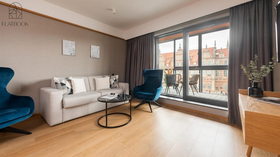 Bed, Living room, Photo of the whole room, Seating area