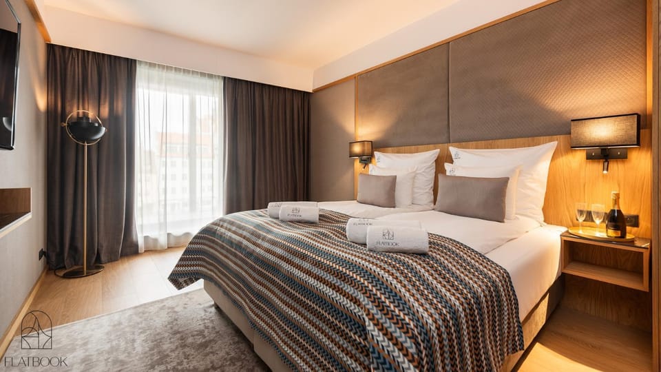 Bed, Photo of the whole room, Bedroom, towels