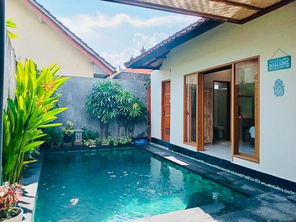 Property building, Garden, Garden view, Pool view, Swimming pool