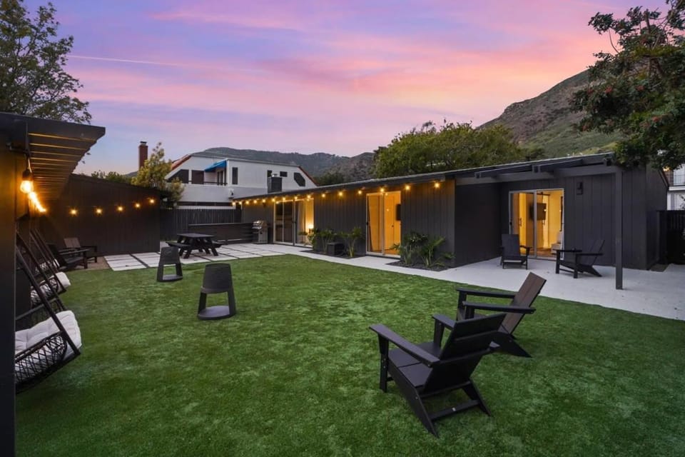 Malibu Beach House by Stay Awhile Villas House in Malibu