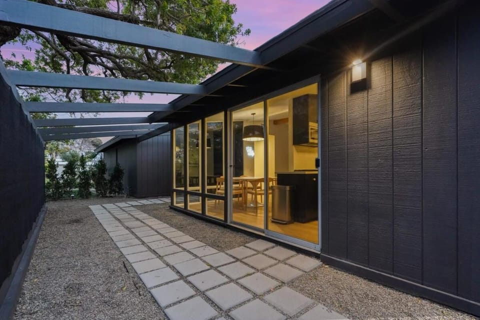 Malibu Beach House by Stay Awhile Villas House in Malibu