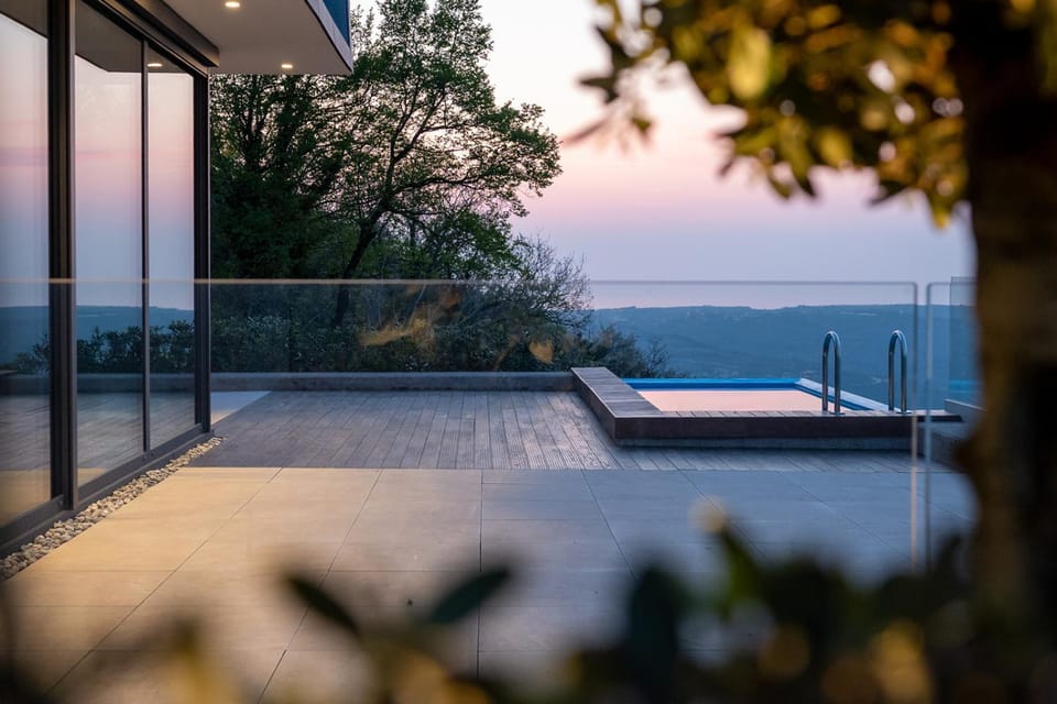 View (from property/room), Pool view, Sea view, Inner courtyard view
