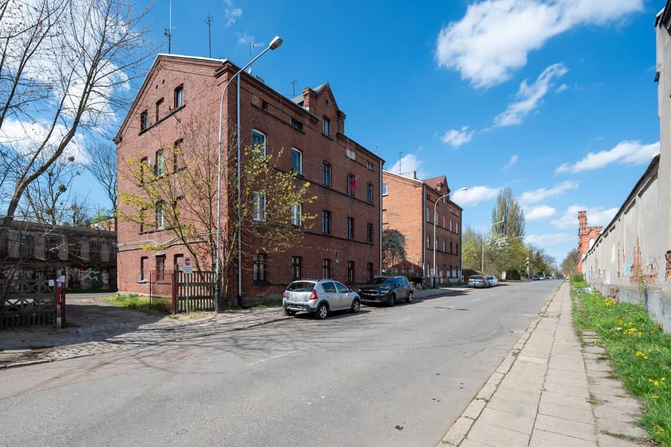 Property building, Location